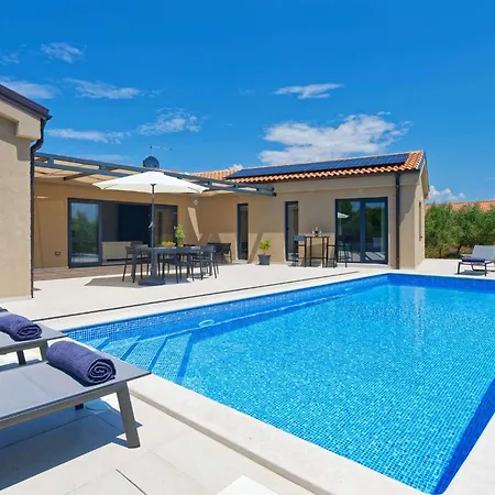 Olive'r By Rent Istria فيلة